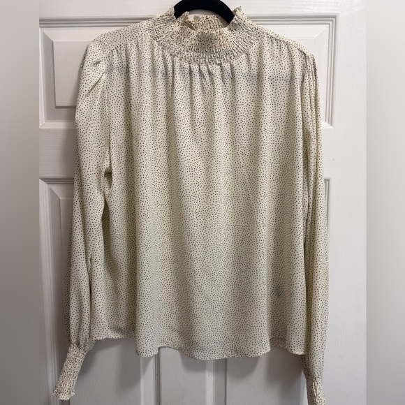 Asher Tops - Chic Cream Blouse with Delicate Pattern